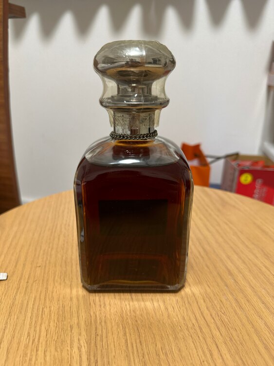 ヘネシーシルバーナポレオンコニャック（お酒）の商品画像 - 査定依頼日：2025年2月20日 - 最高査定価格：10,500円