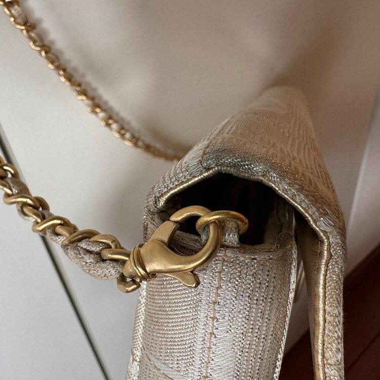 ニュートラベルラインチェーンショルダーバッグ（ブランドバッグ）の商品画像 - 査定依頼日：2025年1月14日 - 最高査定価格：150,000円