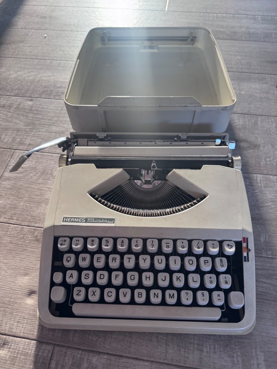 HERMES Baby エルメス ベビー ポータブルタイプライター ヴィンテージ 1967年（家電）の商品画像 - 査定依頼日：2026年7月25日 - 最高査定価格：18,000円