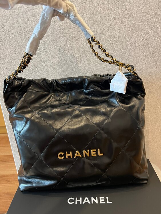 CHANEL22 ミディアム　ハンドバッグ（ブランドバッグ）の商品画像 - 査定依頼日：2025年1月21日 - 最高査定価格：680,000円