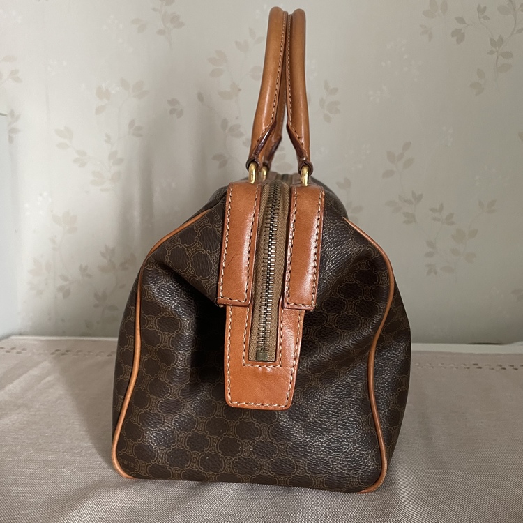 マガダム　2wayボストン（ブランドバッグ）の商品画像 - 査定依頼日：2022年4月7日 - 最高査定価格：13,000円