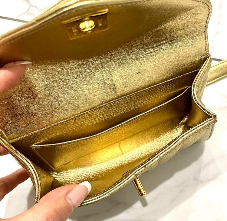  シャネル　マドモアゼル ショルダーバッグ ゴールド（ブランドバッグ）の商品画像 - 査定依頼日：2025年2月4日 - 最高査定価格：350,000円