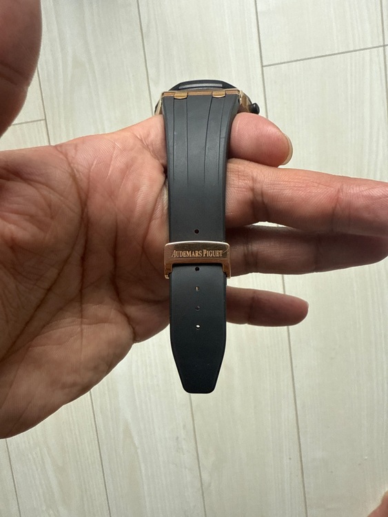 オーデマピゲ ロイヤルオークオフショア 25940OK.OO.D002CA.01.（高級時計）の商品画像 - 査定依頼日：2025年11月13日 - 最高査定価格：4,080,000円