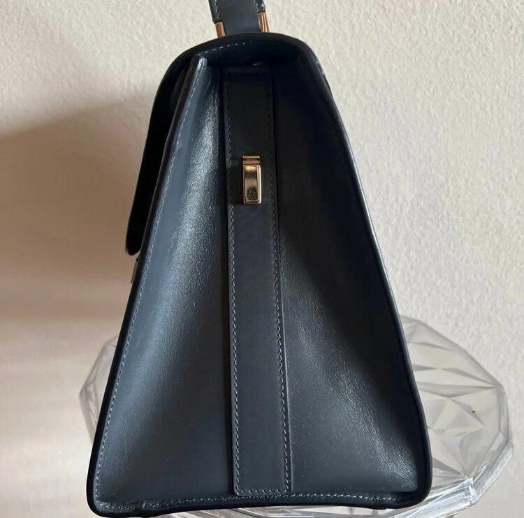 イジィデ（ブランドバッグ）の商品画像 - 査定依頼日：2025年2月22日 - 最高査定価格：100,000円