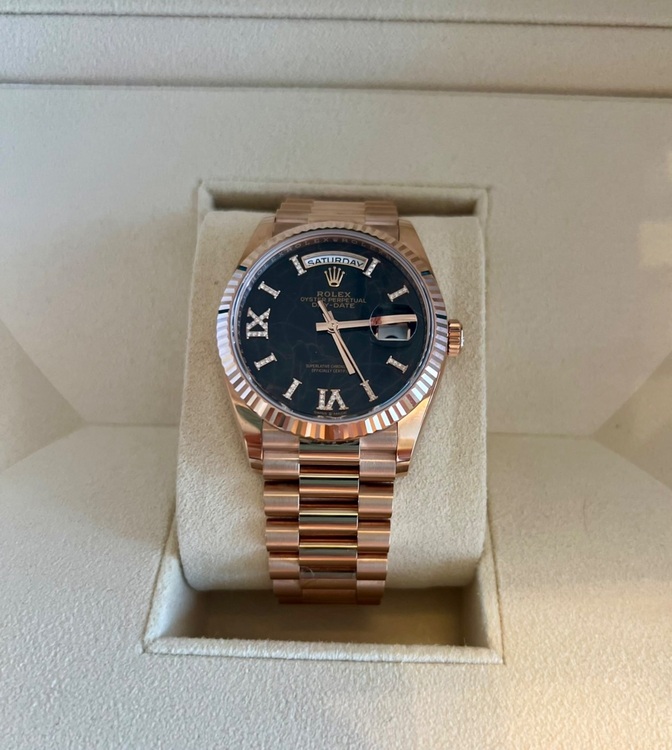 ロレックス ROLEX デイデイト 36 128235 ダークブラウン/ローマD（高級時計）の商品画像 - 査定依頼日：2025年8月2日 - 最高査定価格：8,100,000円