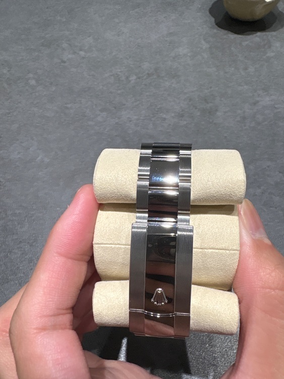 ロレックス スカイドゥエラー 32693（高級時計）の商品画像 - 査定依頼日：2025年6月24日 - 最高査定価格：2,750,000円