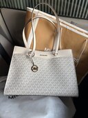 マイケルコース　バッグ（ブランドバッグ）の商品画像 - 査定依頼日：2025年3月27日 - 最高査定価格：5,500円