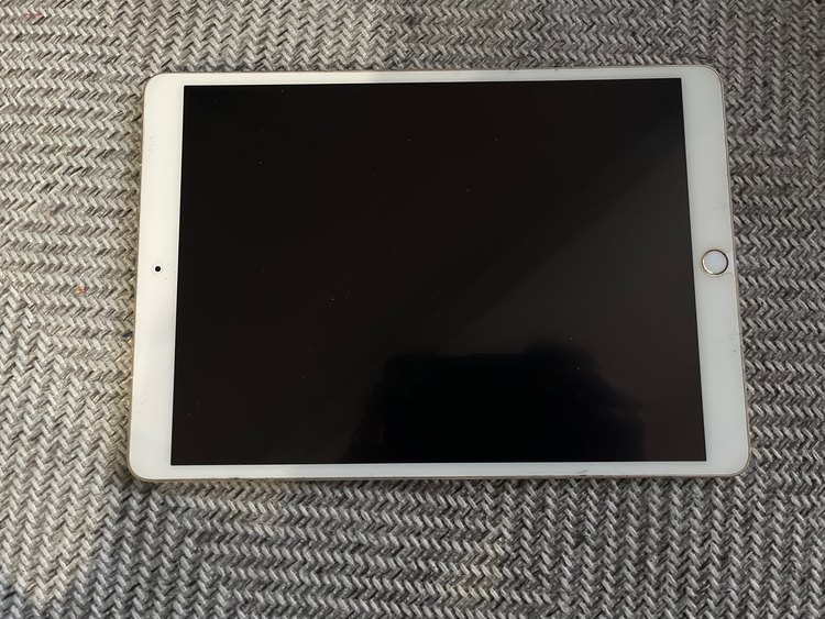 MQF12J/A（PC・タブレット）の商品画像 - 査定依頼日：2023年6月1日 - 最高査定価格：15,000円