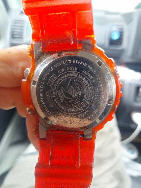 G-SHOCK フロッグマン GWF-1000RD （高級時計）の商品画像 - 査定依頼日：2025年8月7日 - 最高査定価格：15,000円