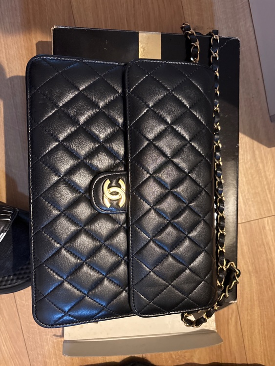 CHANEL マトラッセ クラシックフラップ ミディアムサイズ（ダブルフラップ）（ブランドバッグ）の商品画像 - 査定依頼日：2025年8月12日 - 最高査定価格：250,000円
