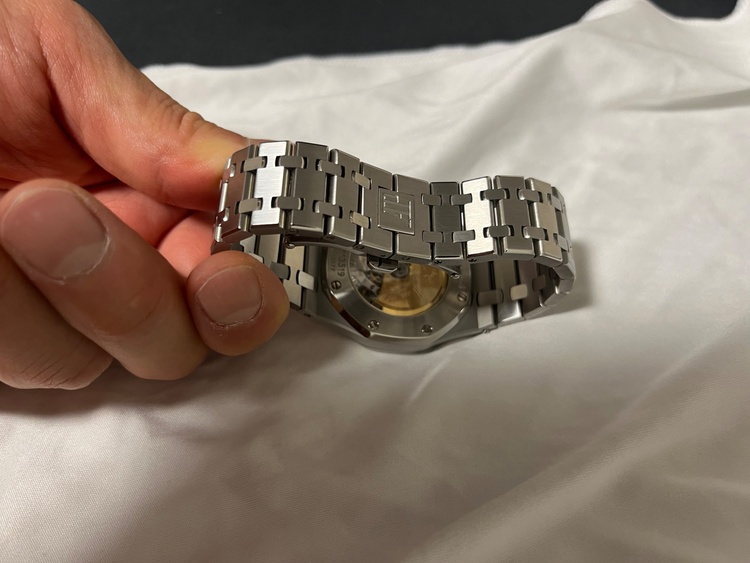 オーデマピゲ ロイヤルオーク 15300r（高級時計）の商品画像 - 査定依頼日：2026年2月9日 - 最高査定価格：4,550,000円