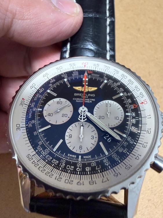 ナビタイマー　AB0127（高級時計）の商品画像 - 査定依頼日：2026年1月31日 - 最高査定価格：660,000円