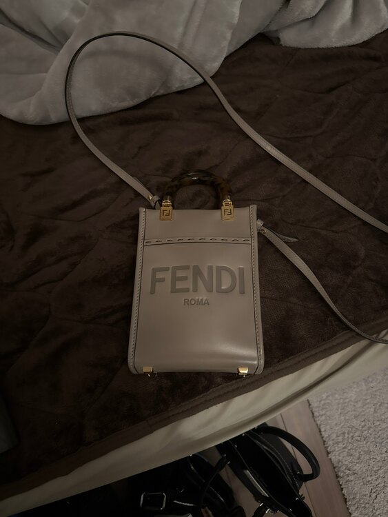 フェンディ  （ブランドバッグ）の商品画像 - 査定依頼日：2025年5月11日 - 最高査定価格：90,000円