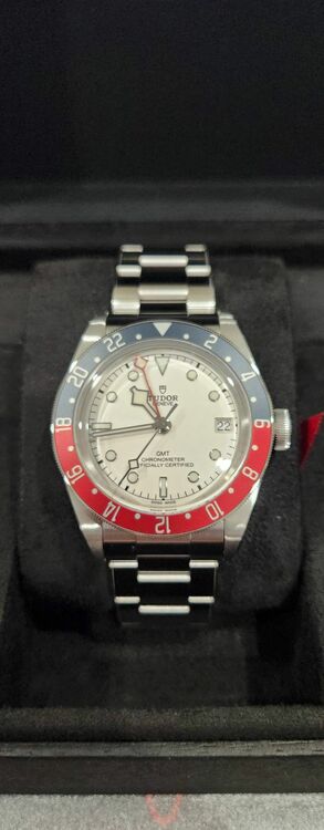    Black Bay GMT m79830rb-0010（高級時計）の商品画像 - 査定依頼日：2025年6月26日 - 最高査定価格：450,000円