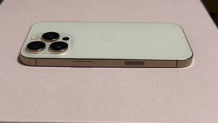 iPhone iPhone 16 Pro 128GB SIMフリー（スマホ）の商品画像 - 査定依頼日：2026年6月20日 - 最高査定価格：103,000円