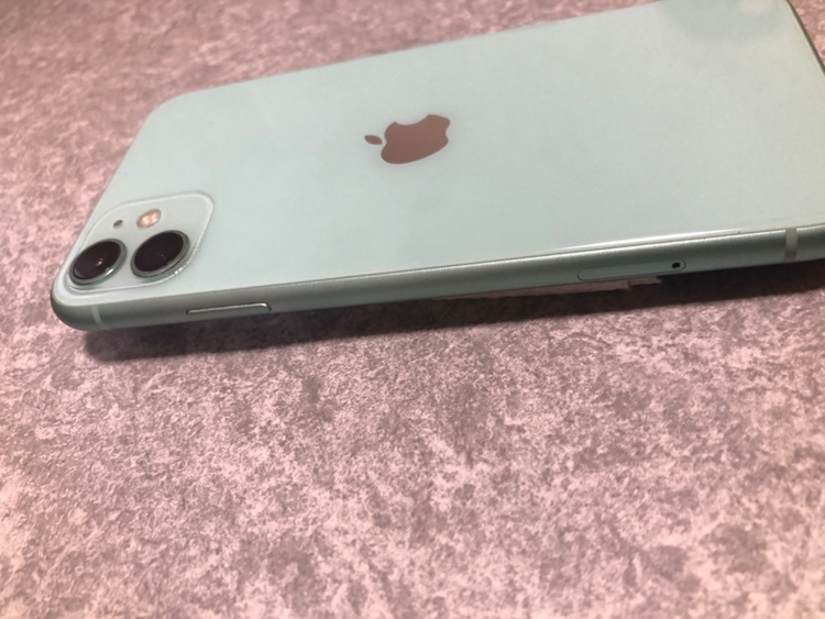 アイホン11（スマホ）の商品画像 - 査定依頼日：2026年9月2日 - 最高査定価格：17,500円