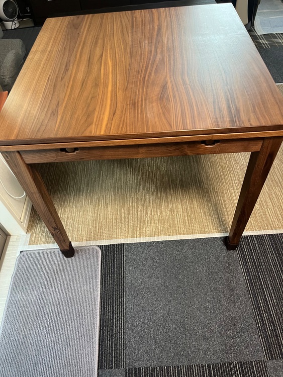 ウォールナットテーブル（家具・寝具）の商品画像 - 査定依頼日：2025年9月28日 - 最高査定価格：3,000円