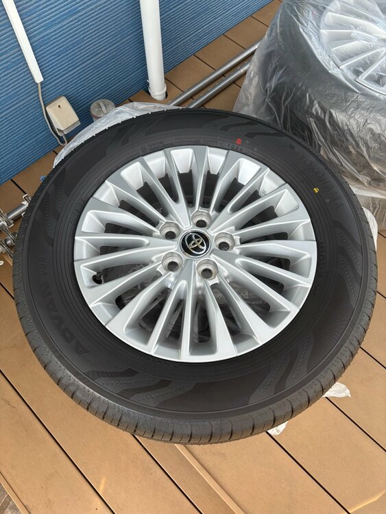 40アルファード新車外し　純正アルミタイヤナット　225/65/17　ヨコハマ　（カー用品）の商品画像 - 査定依頼日：2026年5月31日 - 最高査定価格：33,000円