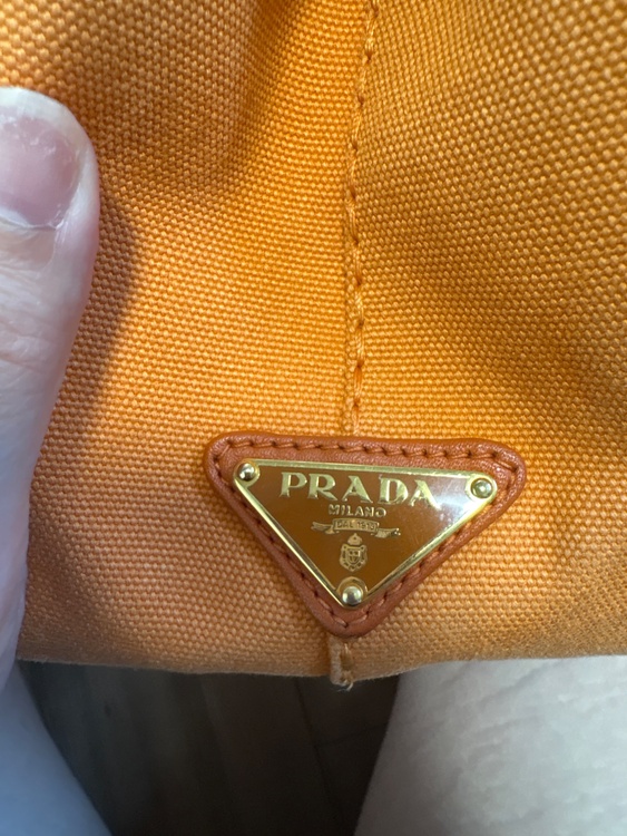 PRADA オレンジトートバッグ（ブランドバッグ）の商品画像 - 査定依頼日：2026年5月31日 - 最高査定価格：42,000円