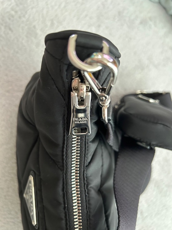 PRADA　Re-Nylon　パデットバッグ（ブランドバッグ）の商品画像 - 査定依頼日：2025年6月20日 - 最高査定価格：180,000円