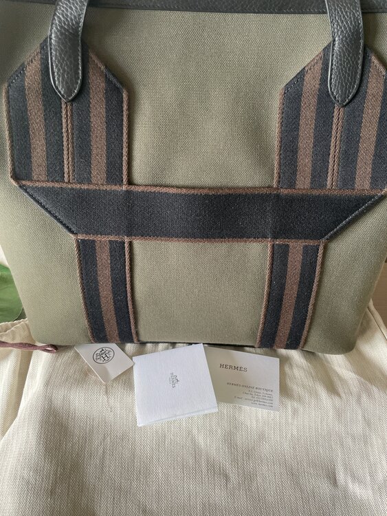 ビュールー　サングル（ブランドバッグ）の商品画像 - 査定依頼日：2025年5月27日 - 最高査定価格：250,000円