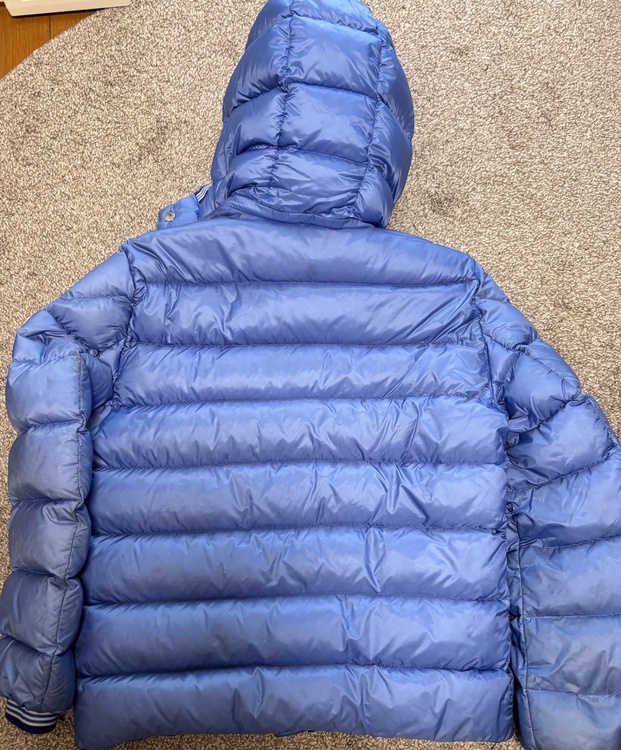 モンクレールダウン（古着・ファッション）の商品画像 - 査定依頼日：2026年1月27日 - 最高査定価格：17,000円