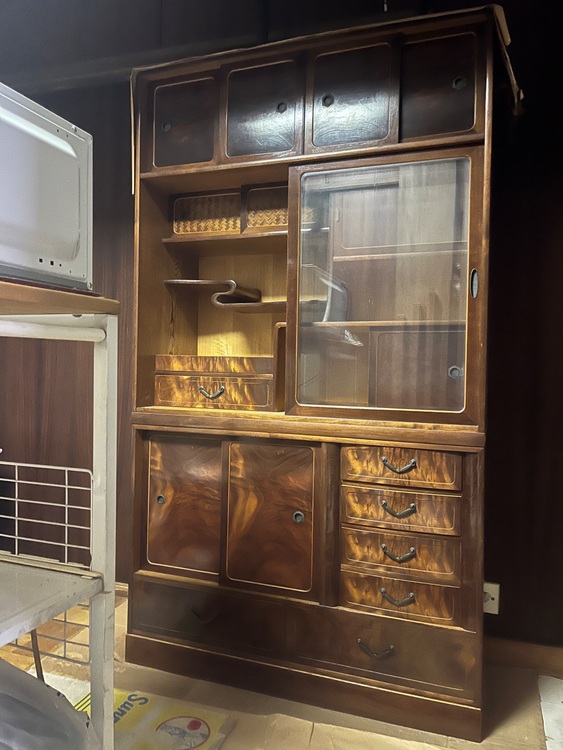 江戸指物の渡邊松太郎氏作の茶箪笥です。高さ158cm幅90cm奥行34cmです。（家具・寝具）の商品画像 - 査定依頼日：2025年10月20日 - 最高査定価格：5,000円