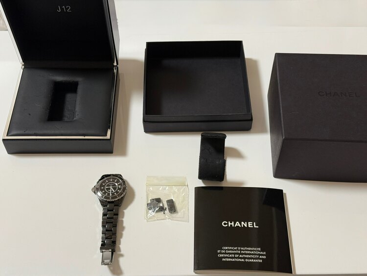 シャネル J12 H162（高級時計）の商品画像 - 査定依頼日：2024年12月22日 - 最高査定価格：400,000円