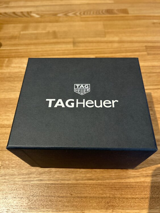 タグホイヤー アクアレーサー CAY211（高級時計）の商品画像 - 査定依頼日：2025年3月5日 - 最高査定価格：200,000円