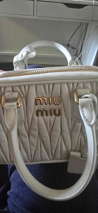 ミュウミュウ  （ブランドバッグ）の商品画像 - 査定依頼日：2025年10月17日 - 最高査定価格：190,000円