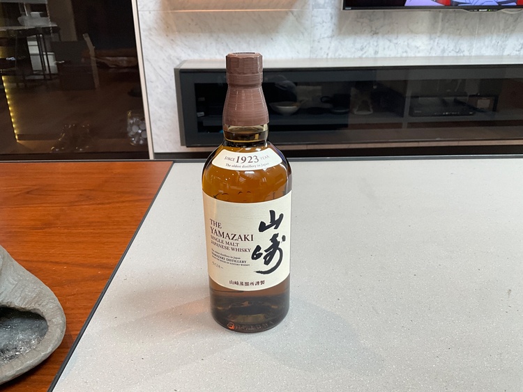 ウイスキー サントリー山崎 （お酒）の商品画像 - 査定依頼日：2026年3月1日 - 最高査定価格：9,500円