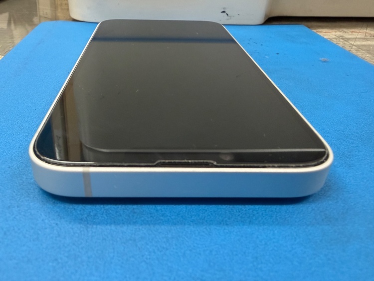 iPhone iPhone 16e 128GB Softbank（スマホ）の商品画像 - 査定依頼日：2026年7月18日 - 最高査定価格：62,000円