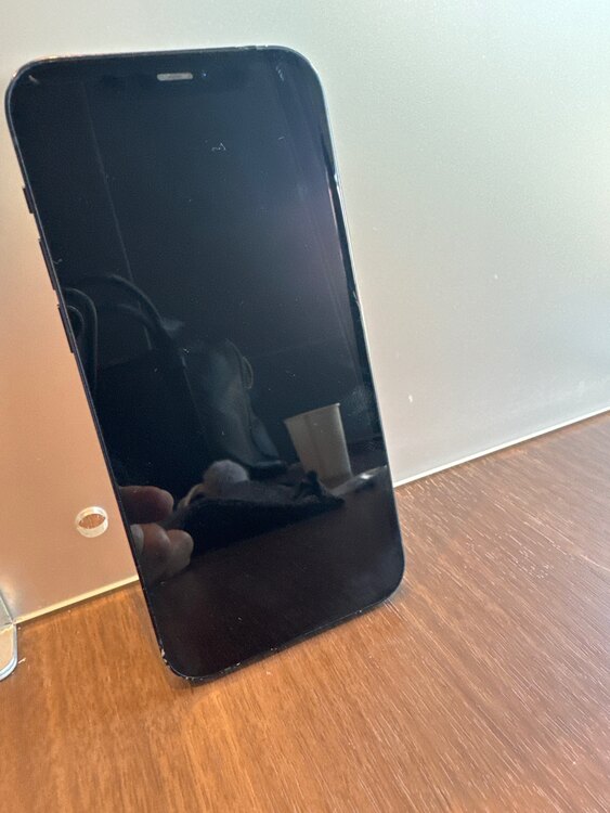 アイフォン12 （スマホ）の商品画像 - 査定依頼日：2025年4月16日 - 最高査定価格：20,000円