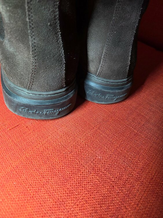 サルバトーレフェラガモサイドゴアブーツスエード（古着・ファッション）の商品画像 - 査定依頼日：2026年2月26日 - 最高査定価格：3,000円