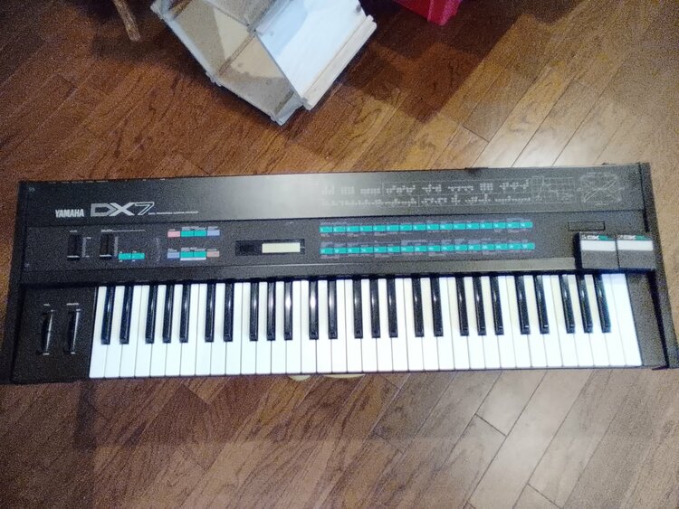ＤＸ7 セミハードケース付（ピアノ・楽器・PA機材）の商品画像 - 査定依頼日：2026年5月16日 - 最高査定価格：14,000円