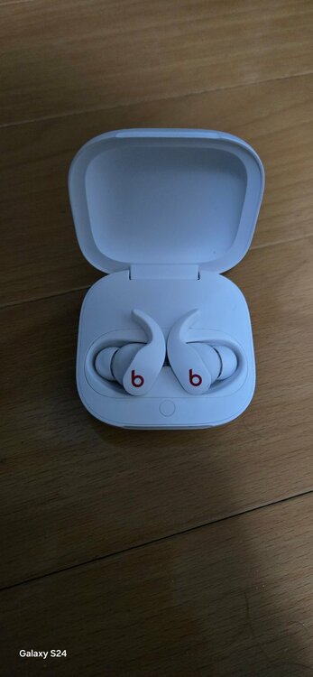 Beats　FitPro（オーディオ・スピーカー）の商品画像 - 査定依頼日：2026年3月19日 - 最高査定価格：1,650円