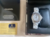 シャネル J12 WHT、ぺか（高級時計）の商品画像 - 査定依頼日：2025年6月16日 - 最高査定価格：400,000円