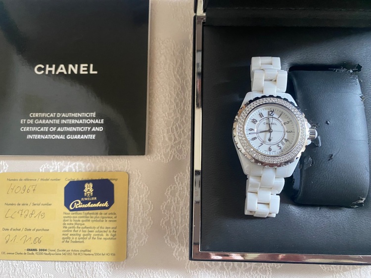 シャネル J12 WHT、ぺか（高級時計）の商品画像 - 査定依頼日：2025年6月16日 - 最高査定価格：400,000円
