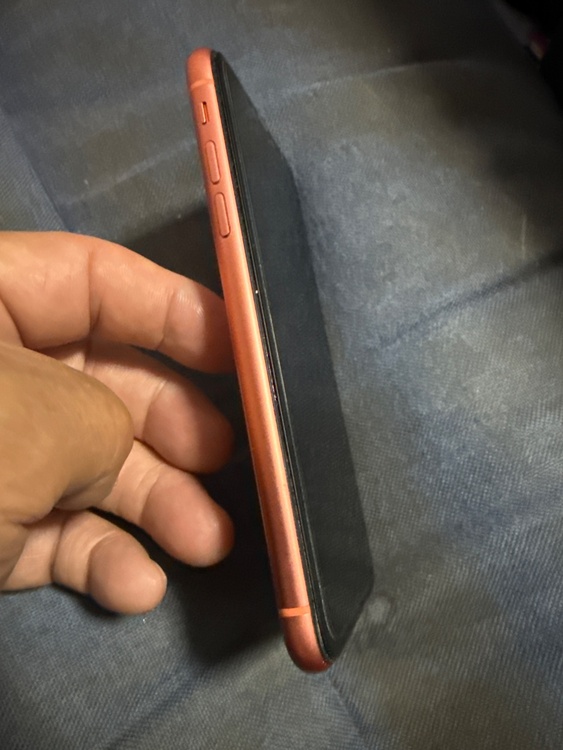 iPhoneXR 64GB au（スマホ）の商品画像 - 査定依頼日：2026年3月8日 - 最高査定価格：14,000円