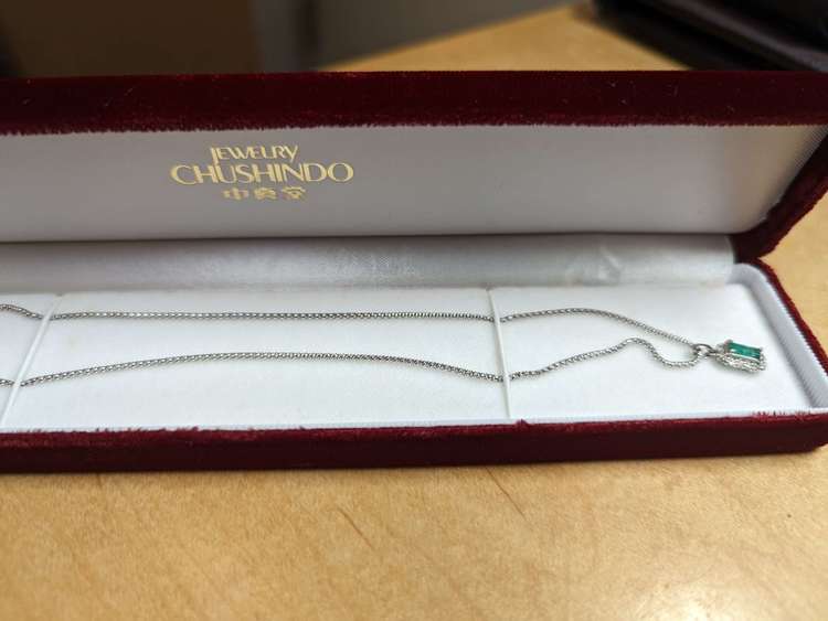 エメラルドネックレス（宝石）の商品画像 - 査定依頼日：2023年4月8日 - 最高査定価格：150,000円