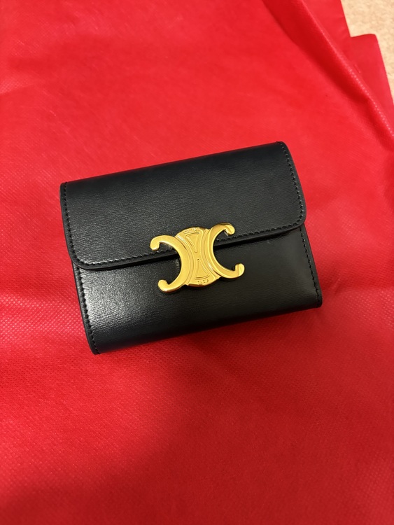 セリーヌ　トリオンフ　ミニウォレット（ブランド財布・小物）の商品画像 - 査定依頼日：2024年8月30日