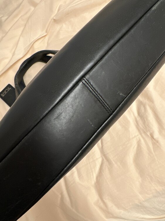 トゥミ　ビジネスバッグ（ブランドバッグ）の商品画像 - 査定依頼日：2025年3月9日 - 最高査定価格：5,500円