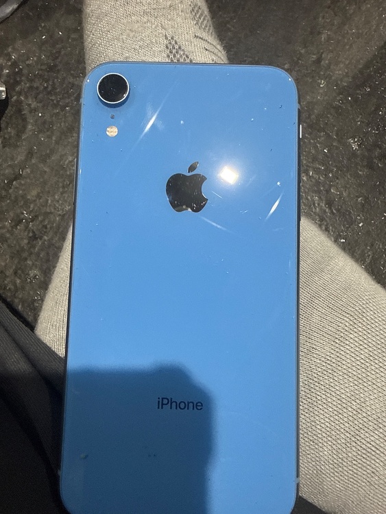 iPhone iPhoneXR 256GB au（スマホ）の商品画像 - 査定依頼日：2026年6月5日 - 最高査定価格：8,000円