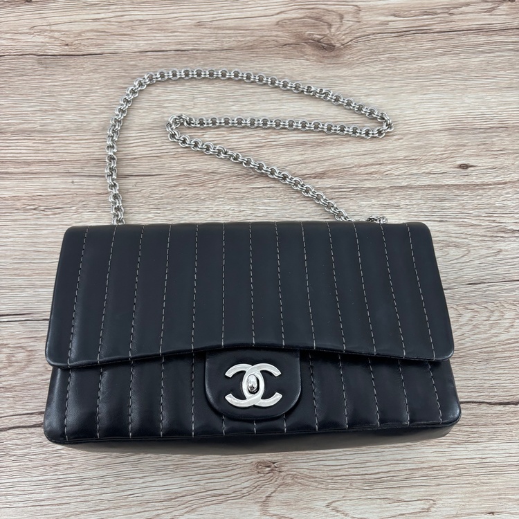 マドモアゼルチェーンショルダー（ブランドバッグ）の商品画像 - 査定依頼日：2026年1月31日 - 最高査定価格：230,000円