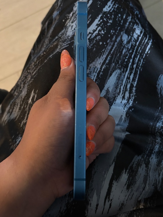 iPhone iPhone 13 512GB Softbank（スマホ）の商品画像 - 査定依頼日：2026年8月12日 - 最高査定価格：50,000円