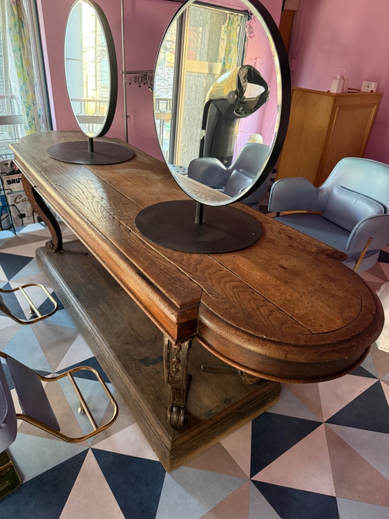 ヨーロッパアンティークテーブル（美術品・骨董品）の商品画像 - 査定依頼日：2026年3月27日 - 最高査定価格：20,000円