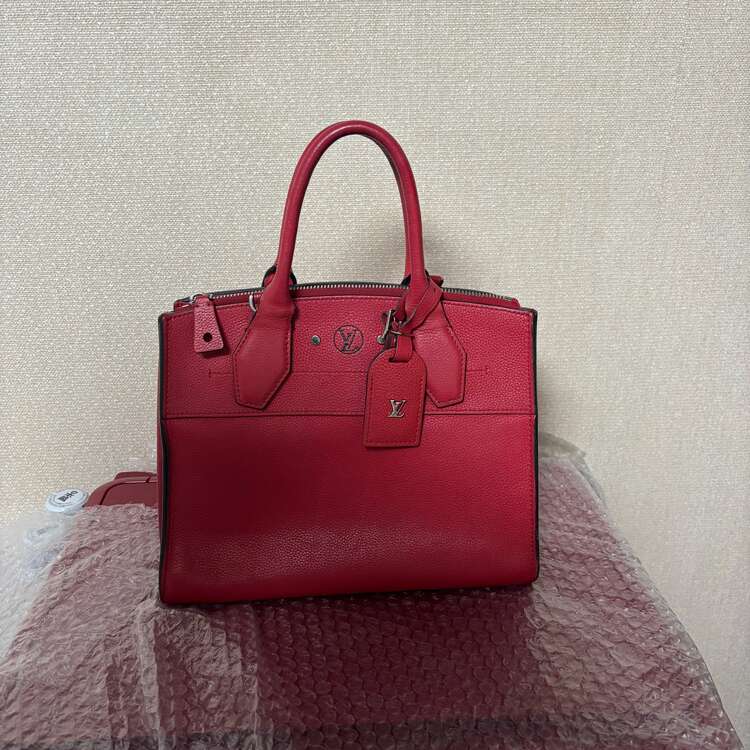 ルイヴィトン シティ スティーマー PM ルージュ （ブランドバッグ）の商品画像 - 査定依頼日：2025年3月14日 - 最高査定価格：80,000円