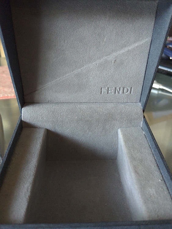 FENDI 腕時計 （ブランド財布・小物）の商品画像 - 査定依頼日：2020年4月29日 - 最高査定価格：4,000円