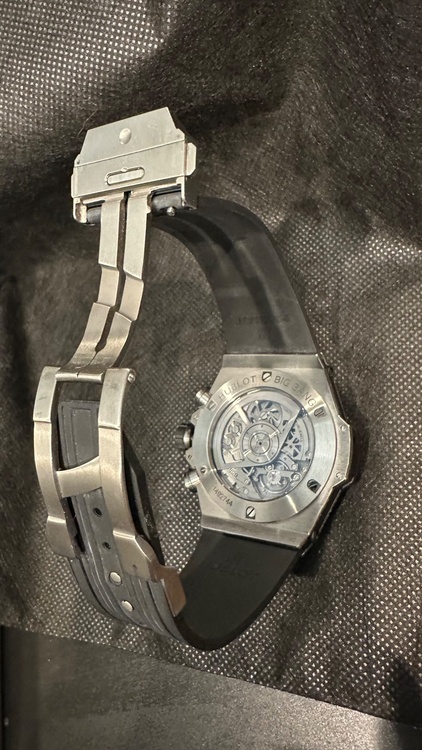 ウブロ ビックバン 411.NX.1170.RX（高級時計）の商品画像 - 査定依頼日：2026年2月8日 - 最高査定価格：1,150,000円