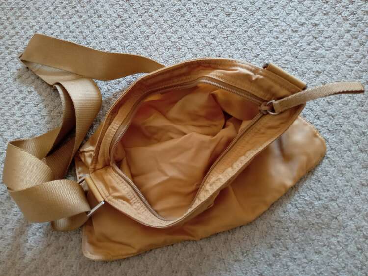 プラダ  （ブランドバッグ）の商品画像 - 査定依頼日：2025年3月30日 - 最高査定価格：35,000円